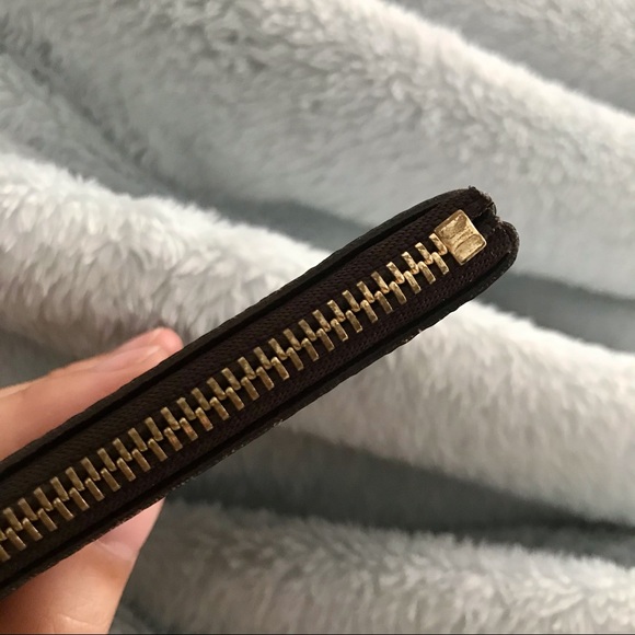 Authentic Louis Vuitton Key Pouch, Made in France. - Picture 10 of 11